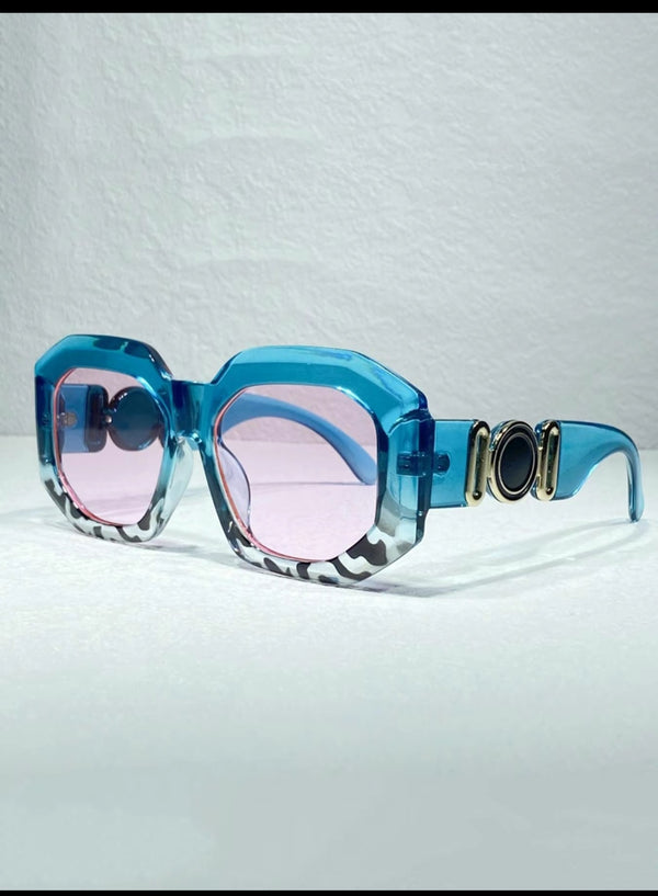 Fashionable Tinted Lens Sunglasses